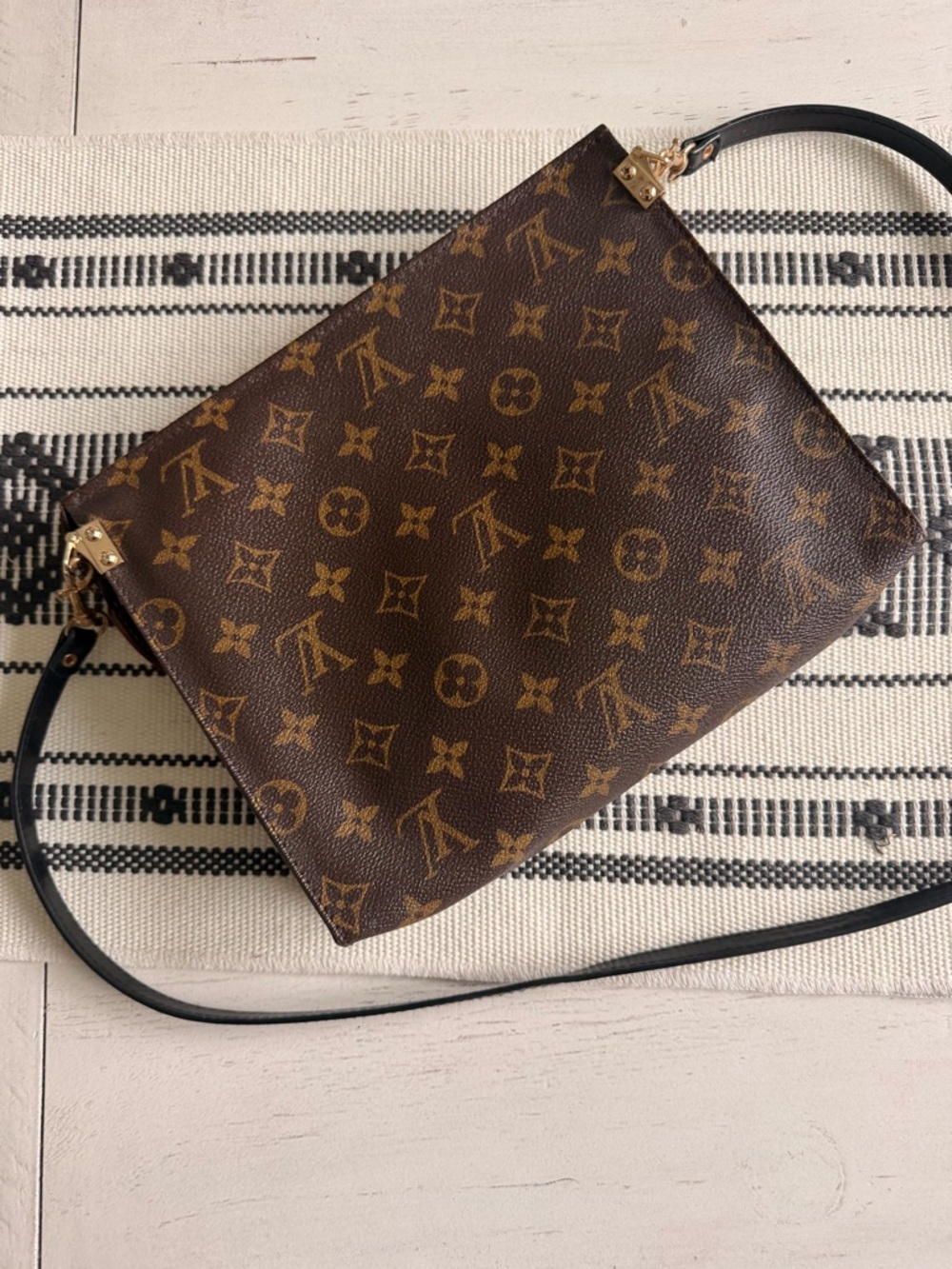 Louis Vuitton Poche Toilette 26